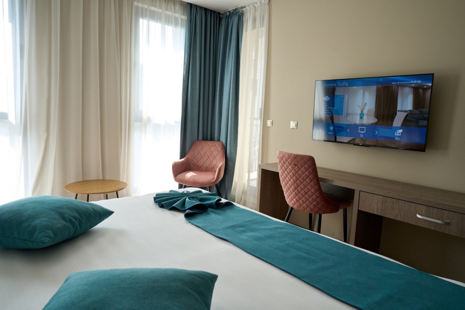 Deluxe KING room with balcony (18 sq. m)